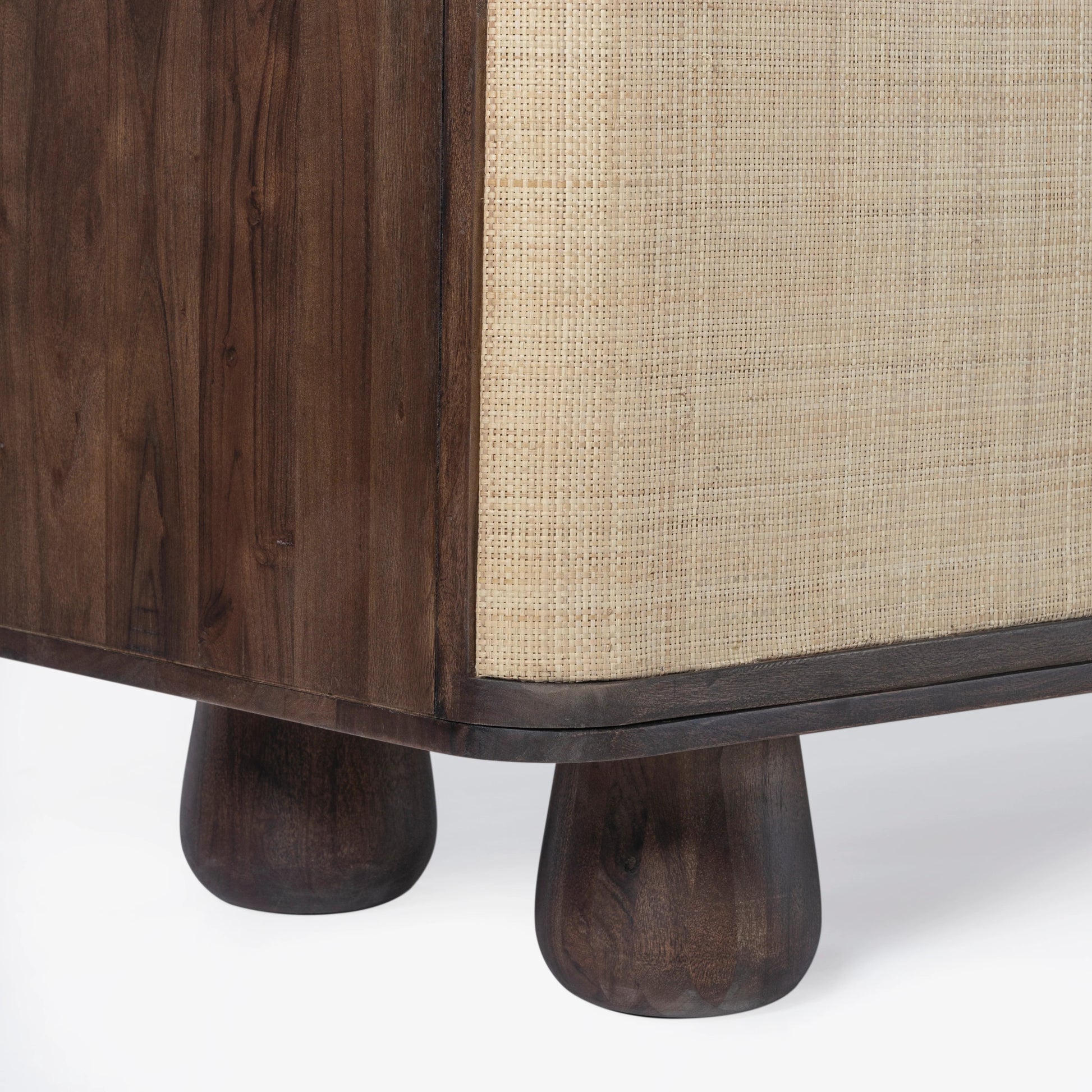 AURA LIVING Savana Buffet - Echo Dining