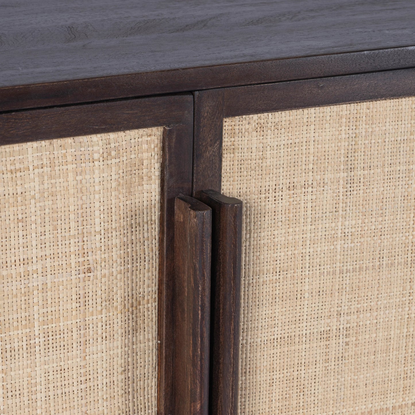 AURA LIVING Savana Buffet - Echo Dining