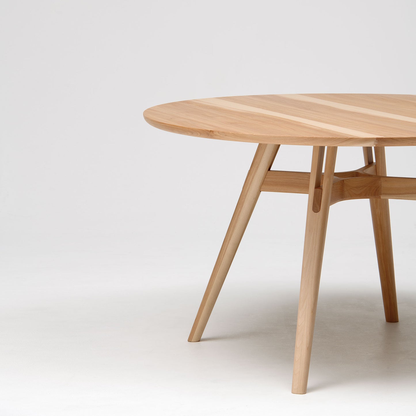 CONDEHOUSE Yon Round Dining Table
