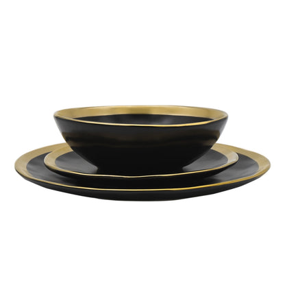 Side view of Golden Onyx dinner set, featuring gold rimmed bowls and plates.